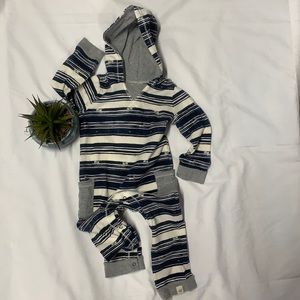 Burt’s Bees baby boy’s hooded one piece outfit 18M